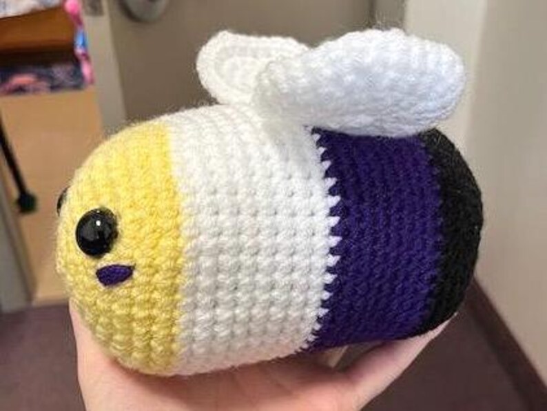 LGBTQ+ Flag Bee Amigurumi, Crochet Bee for Pride Month, LGBTQ+ Gift ...