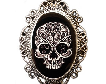 Alkemie & Artistry 'Swirly Skull' Cameo