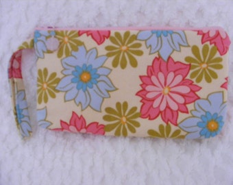 Ginger Blossom Lei Breeze Summer Wristlet