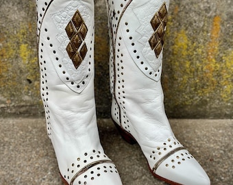 AMAZING vintage 1980’s white leather cowboy boots gold STUDDED women’s us 7 1/2 8 URBAN cowgirl street style hair metal unique rare anime