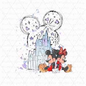 Peut inclure: Une illustration num&eacute;rique de Mickey et Minnie Mouse assis devant un croquis du ch&acirc;teau de Cendrillon avec des feux d'artifice et des &eacute;toiles en arri&egrave;re-plan.