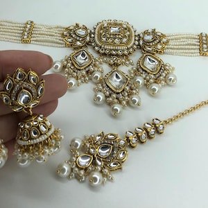 Premium quality Kundan Choker set/with Earrings and Mang tikka/Bollywood style