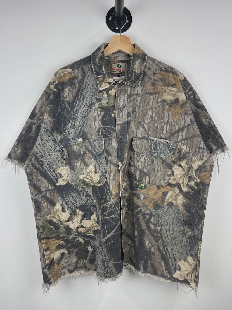 Vintage Mossy Oak Real Tree Camo Cropped Button Up Short Sleeve Shirt Size XL image 1