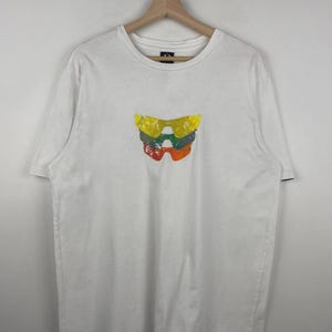 Gafas de sol Oakley vintage, camiseta blanca talla L imagen 1