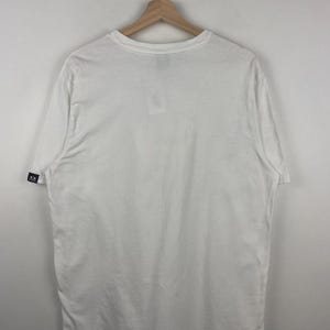 Gafas de sol Oakley vintage, camiseta blanca talla L imagen 2
