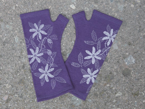 Purple clematis flower merino fingerless gloves