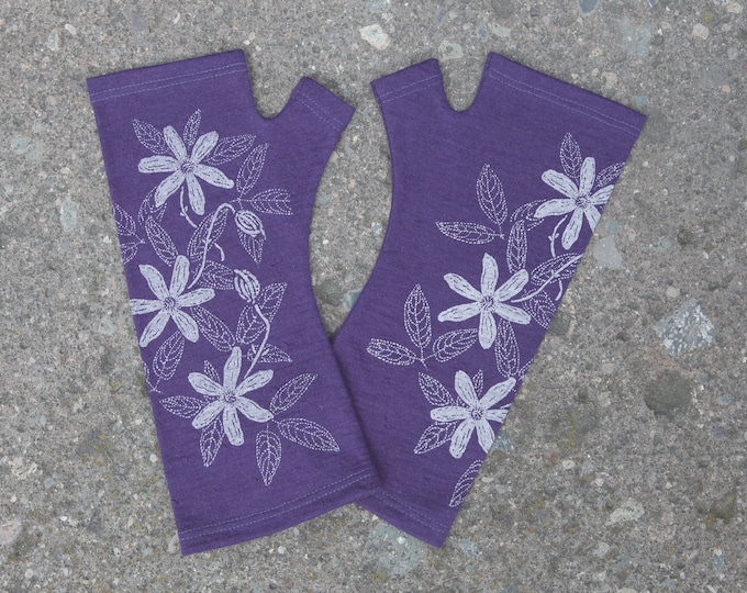 Purple clematis flower merino fingerless gloves