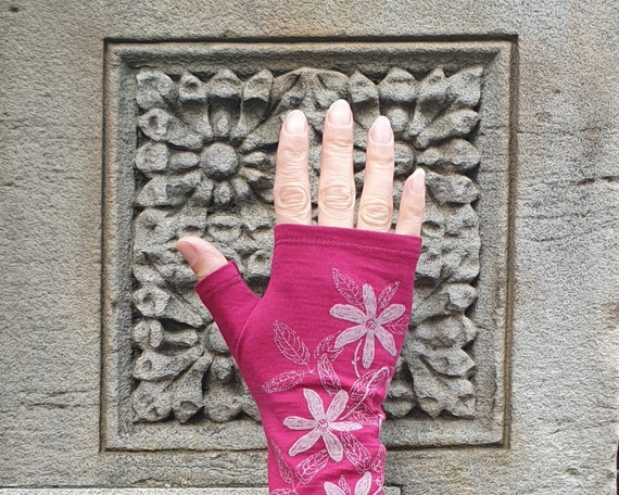 Fuschia clematis flower print merino fingerless gloves