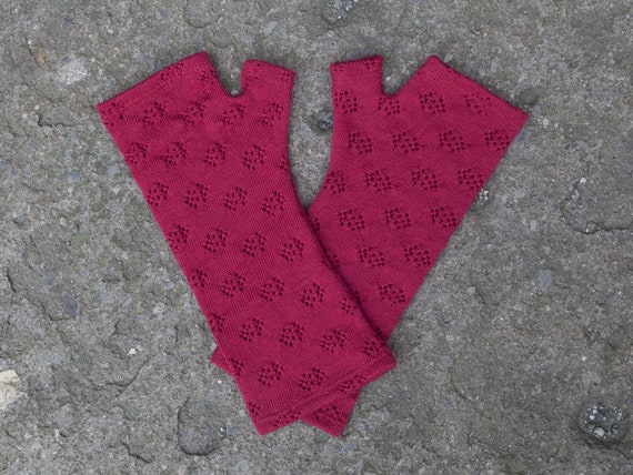 Deep pink merino lacy textured gloves