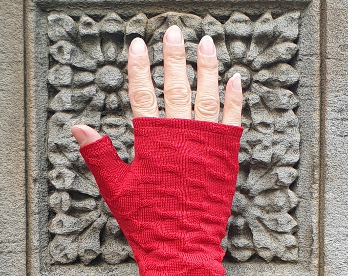 Merino cross texture wool fingerless gloves
