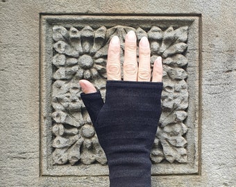 Black striped merino wool textured gloves