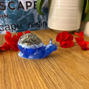 Handcrafted Resin Snail Figurine with Embedded Natural Pebbles – Whimsical Home Decor
