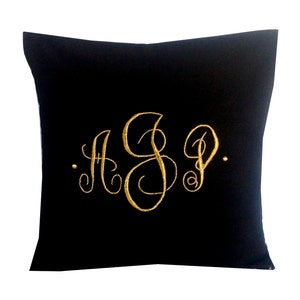 Coussins brodés monogramme doré, coussins métalliques brodés or et noir, cadeau d&#39;anniversaire pour elle