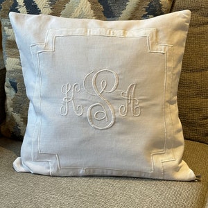 Monogram Euro kussen wit, Euro Shams kussenslopen monogram, minimalistisch interieur, housewarming cadeaus voor pasgetrouwden