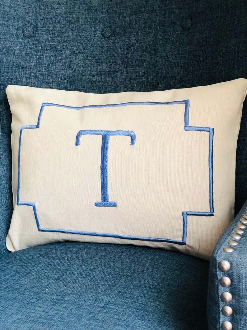Monogrammed Blue and ivory Lumbar Pillow, Small Rectangle Lumbar Pillows, Personalized Monogram Throw Pillow Cover 12x 18 画像 3