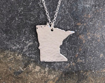 Minnesota Zustand gehämmerte Halskette, Minnesota Haus, Zustand Liebe Halskette, einzigartiges Muttertagsgeschenk von der Tochter, minimalistisch