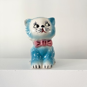 ヴィンテージ キャット プランター | 日本製 | 青いセラミック刻印 | かわいい顔のピンクのリボン | 子猫の装飾 グリーン サム キッチュ