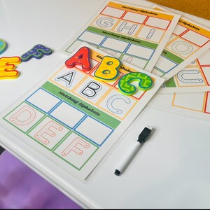 Haga coincidir el conjunto de letras-Letras mayúsculas rastreables-Alfombrilla de aprendizaje- Primaria temprana, Educación especial, Aprendizaje Montessori, PreK, Educación en el hogar