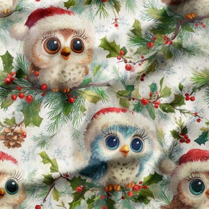 Op de afbeelding: Een herhalend patroon met schattige uilen met kerstmutsen, omringd door hulst, dennennaalden en rode bessen. De uilen hebben grote, expressieve ogen en zitten op takken, wat een feestelijk vakantieontwerp creëert.