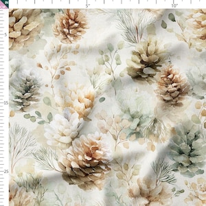 Pode incluir: Tecido aquarela com um padrão repetido de pinhas, folhas de eucalipto e galhos em tons de marrom, verde e creme. O design tem um aspeto suave e artístico, adequado para projetos de artesanato.