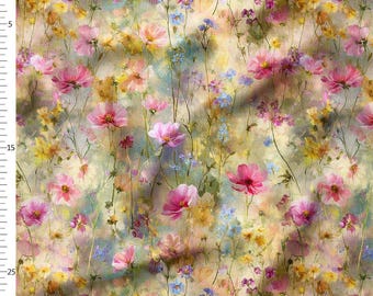 Op de afbeelding: Een stof met een bloemenpatroon met roze, gele en blauwe bloemen. De bloemen staan tegen een zachte, gemengde achtergrond van lichtgroene, gele en blauwe tinten. Het ontwerp heeft een aquareleffect.