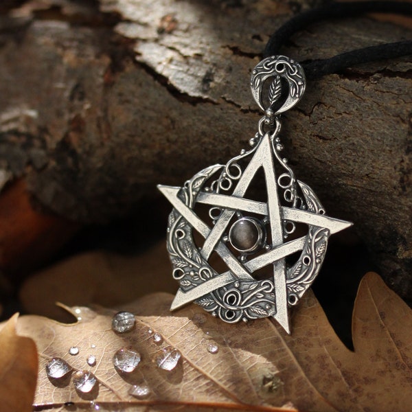 Lunar pentagram - silver pendant with a dark stone, carved vines, tiny leaves, knotwork, goth crescent moon, witch amulet, esoteric pendant