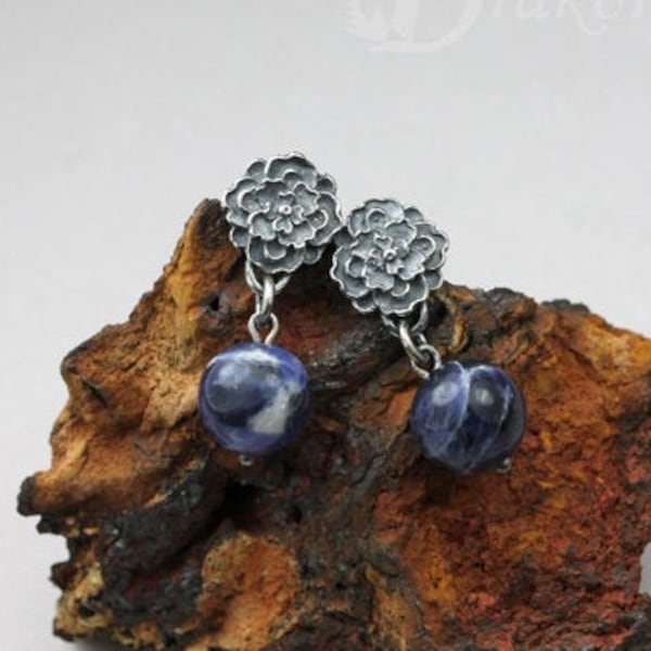 Sodalite garden - silver stud earrings, silver flowers, sodalite earrings, silver flower studs, blue stone earrings, jeans earrings, petals