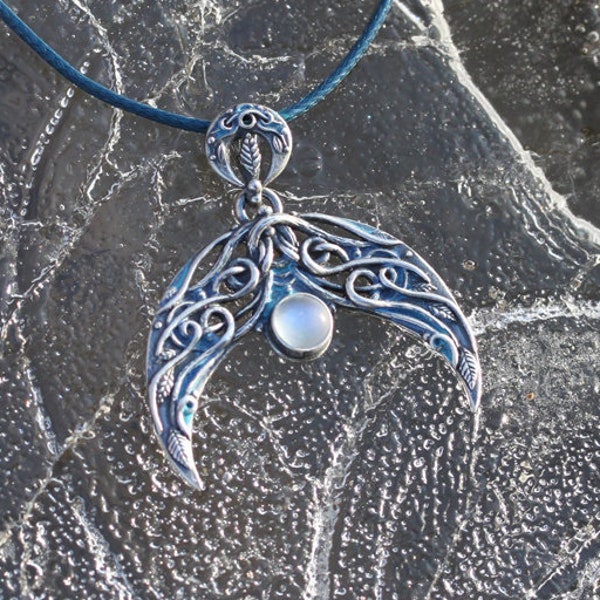Moonstone or Amethyst lunula, silver moon, Slavic pendant, moon goddess, moon amulet, crescent moon pendant, amethyst jewelry, moonstone