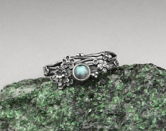 Twig ring, labradorite and silver, tiny flowers, silver meadow, labradorite ring, silver flowers, teal stone ring, silver bouquet, elven