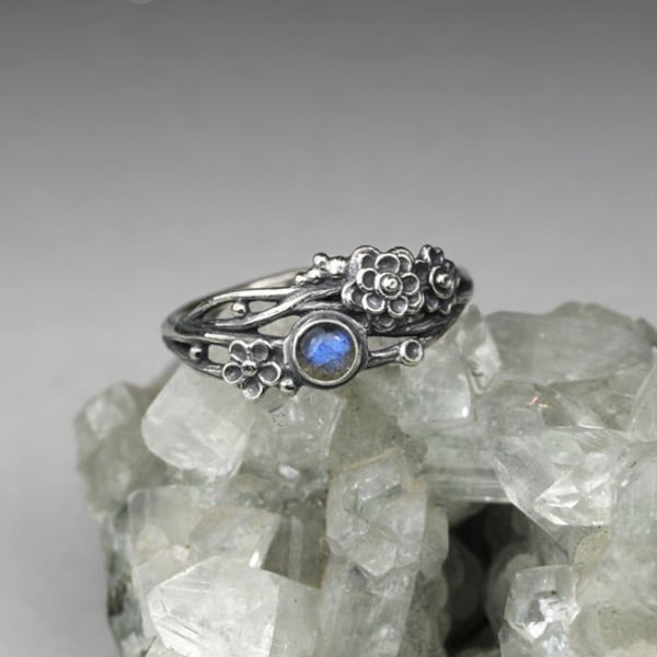 Blue meadow - labradorite and silver, sculpted flowers, silver twigs, cobalt labradorite, labradorite ring, elf ring, cobalt blue, boho ring