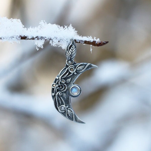 Ithilien mini - carved silver Moon pendant, moonstone and miniature leaves, crescent moon, elven moon, elves, silver leaf, tolkien jewelry
