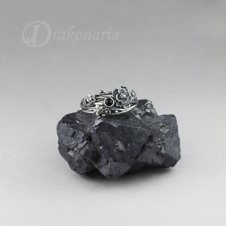 Twig ring silver and obsidian, sculpted flowers and twigs, silver flowers, obsidian ring, ghotic ring, boho ring, black obsidian, darkness image 7