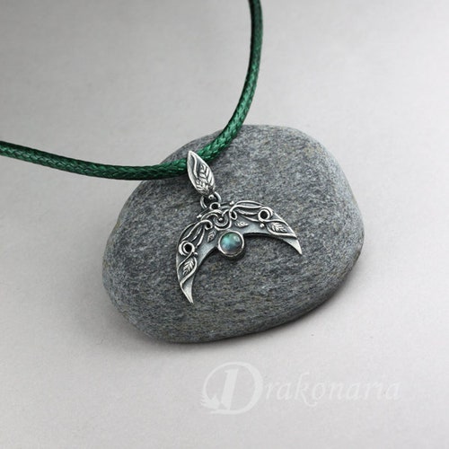 Tiny lunula, lunar pendant, silver with labradorite, shops labradorite lunula, Slavic pendant, labradorite moon, knotwork, crescent moon, goddess