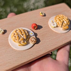 Miniaturowy placek jabłkowy lub wiśniowy, realistyczna miniatura jedzenia, jedzenie w domku dla lalek, skala 1:12, Roombox - Applepie, Cherrypie