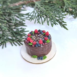 Miniatur Torte, realistische Lebensmittelminiatur, Puppenhausdekoration, Maßstab 1:12, Roombox - Torte, Schokoladentorte
