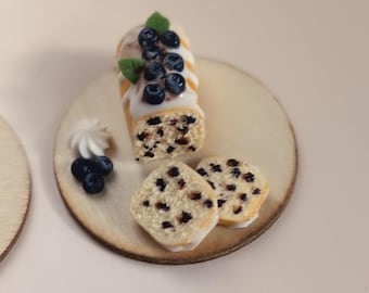 Miniaturowy tort cytrynowy z jagodami, realistyczna miniatura jedzenia, jedzenie do domku dla lalek, skala 1:12, Roombox - tort cytrynowy