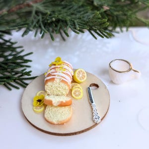 Miniatur Zitronenkuchen, realistische Lebensmittelminiatur, Puppenhausessen, Maßstab 1:12, Roombox - lemon loaf cake