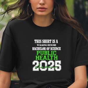 Dieses Shirt ist ein Walking Resume PUBLIC HEALTH Class von 2025 Comfort Farben Relaxed Fit, Unisex, 100% Baumwolle, vorgeschrumpft T-Shirt!