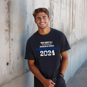 Dieses Shirt ist ein Walking Resume ENGINEERING Klasse von 2024 Comfort Colors Relaxed Fit, Unisex, 100% Baumwolle, vorgeschrumpft!