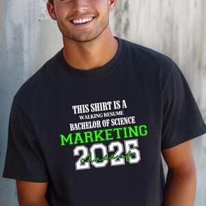 Dieses Shirt ist ein Walking Resume MARKETING-Klasse von 2025 Comfort Colors Relaxed Fit, Unisex, 100% Baumwolle, vorgeschrumpft!