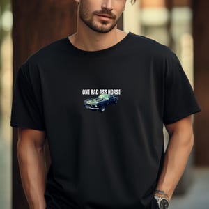 Una maglietta BAD ASS HORSE Comfort Colors Relaxed Fit, unisex, 100% cotone prelavato!