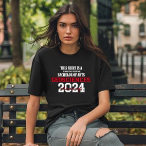 Dieses Shirt ist ein Walking Resume Bachelor of Arts GEOSCIENCES Class of 2024 Comfort Colors Relaxed Fit, Unisex, 100% Baumwolle T-Shirt!