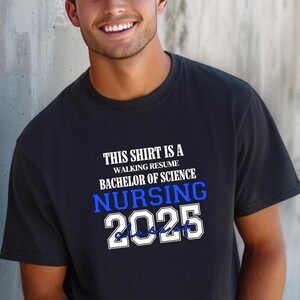 Dieses Shirt ist ein Walking Resume nuring-Klasse von 2025 Comfort Colors Relaxed Fit, Unisex, 100% Baumwolle, vorgeschrumpft T-Shirt!