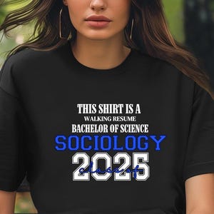 Dieses Shirt ist ein Walking Resume SOCIOLOGY Class von 2025 Comfort Farben Relaxed Fit, Unisex, 100% Baumwolle, vorgeschrumpft T-Shirt!