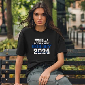 Dieses Shirt ist ein Walking Resume GEOLOGY Klasse von 2024 Comfort Farben Relaxed Fit, Unisex, 100% Baumwolle, vorgeschrumpft T-Shirt!