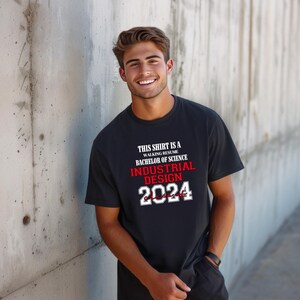 Dieses Shirt ist ein Walking Resume INDUSTRIAL DESIGN Klasse von 2024 Comfort Farben Relaxed Fit, Unisex, 100% Baumwolle, vorgeschrumpft T-Shirt!