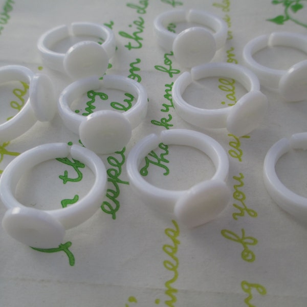 Children Sized Plastic ring base with blank 9mm pad 10 rings White Ring size 3