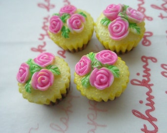 Special price Miniature Cupcake with Pink roses on top MJ 4pcs
