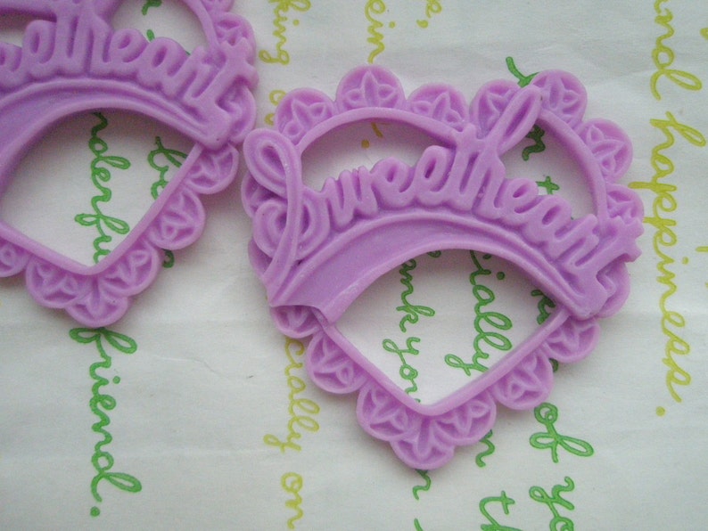 SALE Resin Heart pendant SweetHeart 2pcs Matte Purple 47mm x 45mm afbeelding 1