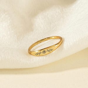 Dainty Engraved Birth Flower Ring, Gold Birthflower Ring for Mom, Personalized Gift for Women, Minimalist Custom Ring, Bridesmaid Gifts